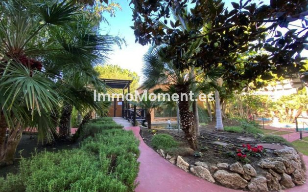 Resale - Apartment - Estepona - Atalaya