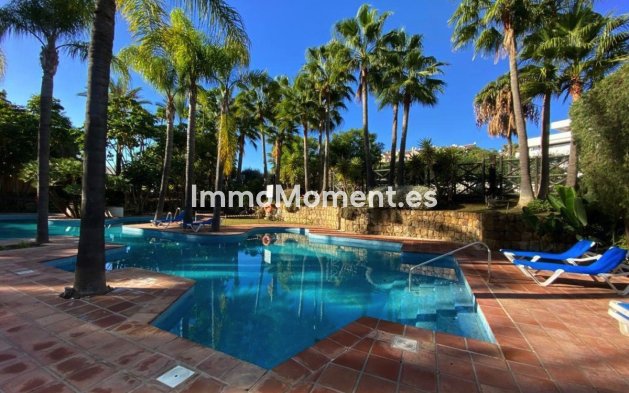 Resale - Apartment - Estepona - Atalaya
