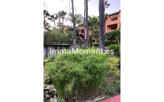 Resale - Apartment - Estepona - Atalaya