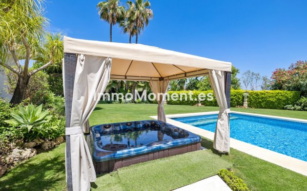 Resale - Detached villa - Marbella - Nueva Andalucía