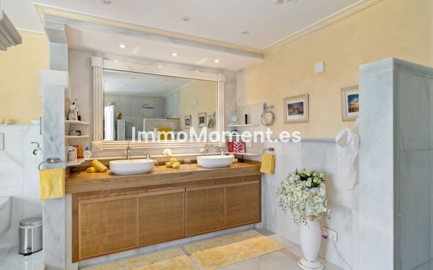Resale - Detached villa - Marbella - Nueva Andalucía