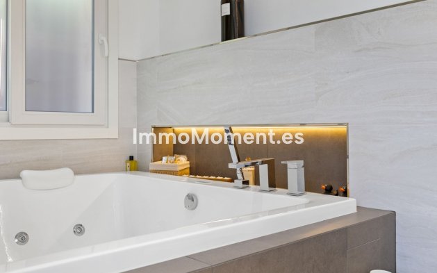 Resale - Detached villa - Marbella - Nueva Andalucía