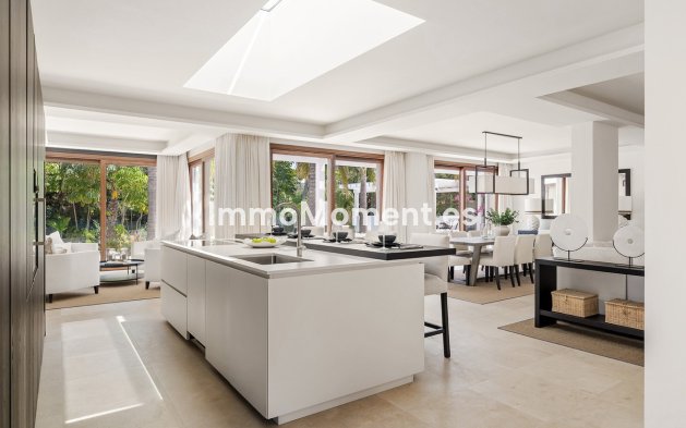 Resale - Detached villa - Marbella - Nueva Andalucía
