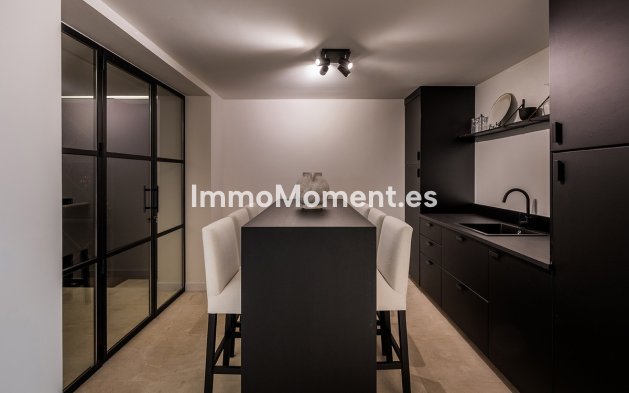 Resale - Detached villa - Marbella - Nueva Andalucía