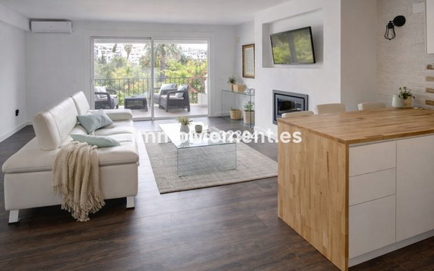 Resale - Apartment - Marbella - Puerto Banús