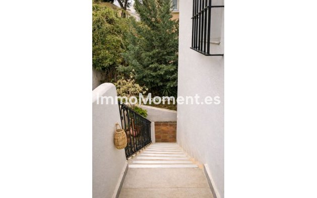 Resale - Apartment - Marbella - Puerto Banús
