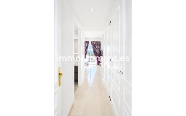 Resale - Apartment - Marbella - Elviria