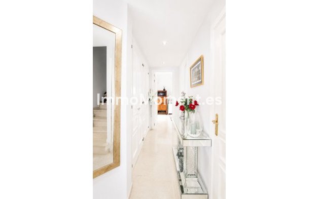 Resale - Apartment - Marbella - Elviria