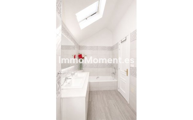Resale - Apartment - Marbella - Elviria