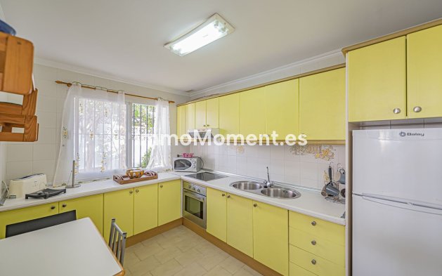 Resale - Detached villa - Marbella - Nueva Andalucía