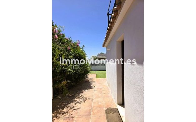 Reventa - Villa independiente - Estepona  - Estepona Centro