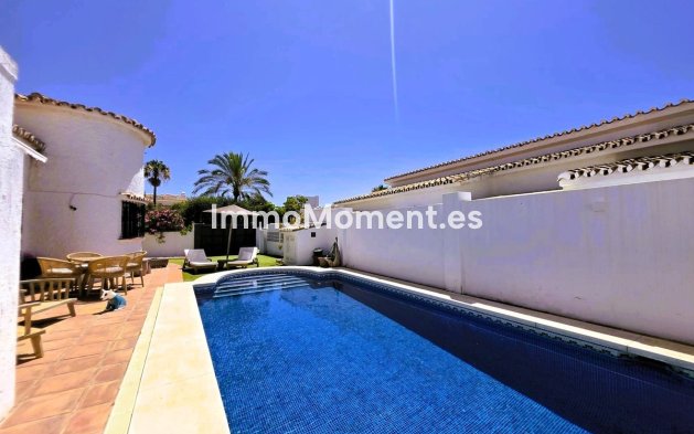 Reventa - Villa independiente - Estepona  - Estepona Centro