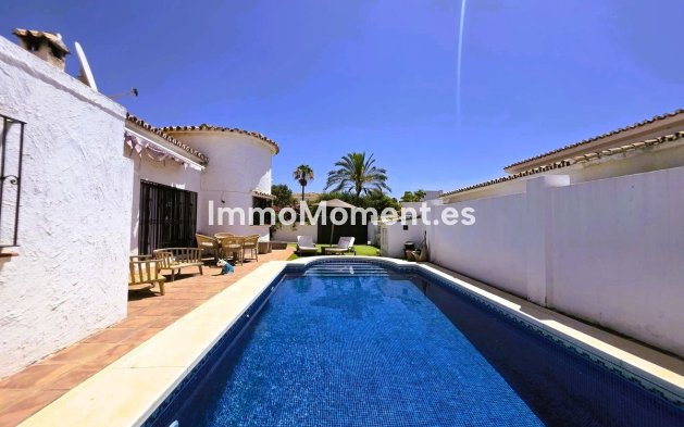 Reventa - Villa independiente - Estepona  - Estepona Centro
