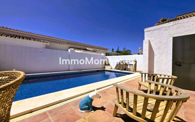 Reventa - Villa independiente - Estepona  - Estepona Centro