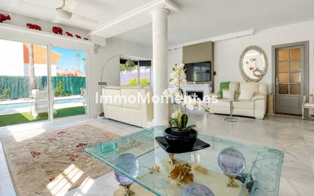 Wiederverkauf - Freistehende Villa - Estepona  - Atalaya