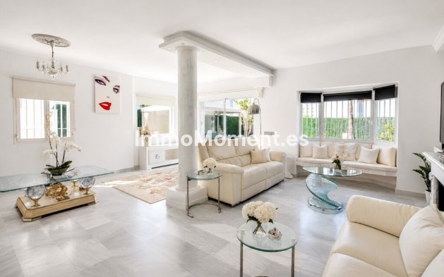 Wiederverkauf - Freistehende Villa - Estepona  - Atalaya