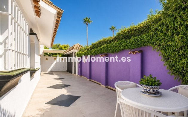 Wiederverkauf - Freistehende Villa - Estepona  - Atalaya