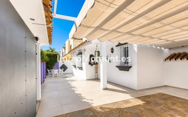 Wiederverkauf - Freistehende Villa - Estepona  - Atalaya