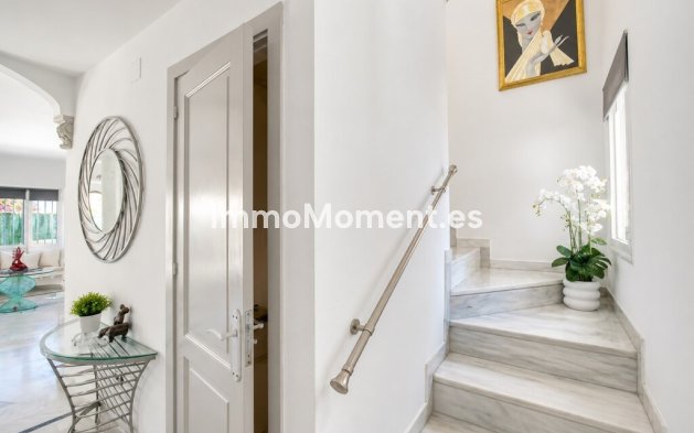 Wiederverkauf - Freistehende Villa - Estepona  - Atalaya