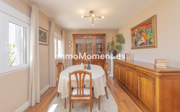 Resale - Apartment - Torremolinos - La Carihuela