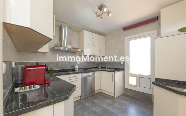 Resale - Apartment - Torremolinos - La Carihuela