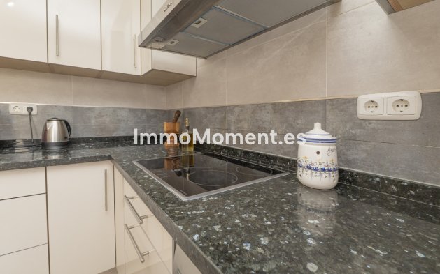 Resale - Apartment - Torremolinos - La Carihuela