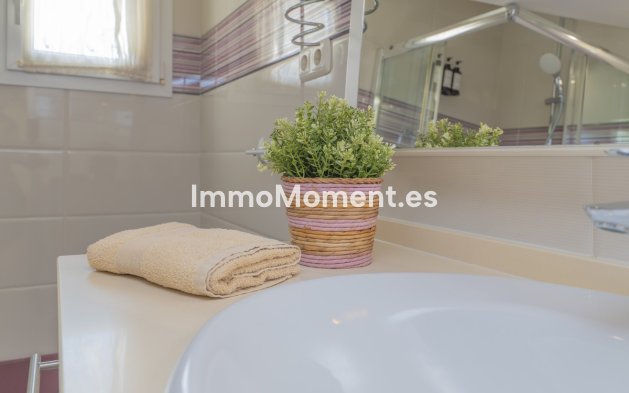 Resale - Apartment - Torremolinos - La Carihuela