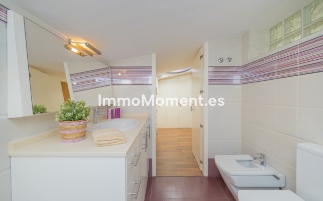 Resale - Apartment - Torremolinos - La Carihuela
