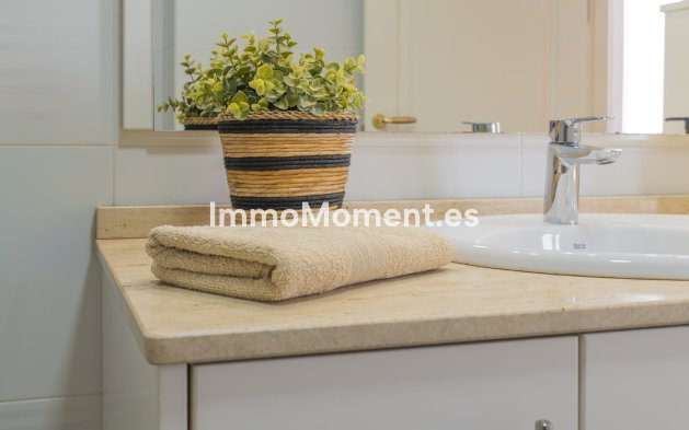 Resale - Apartment - Torremolinos - La Carihuela