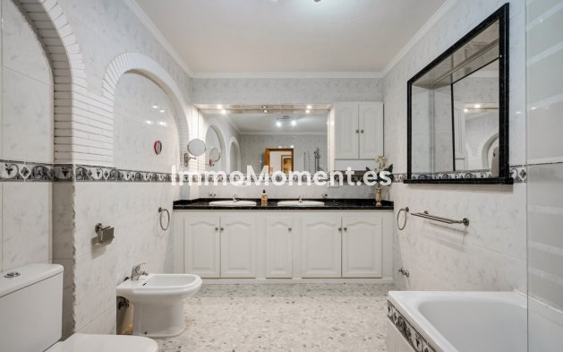 Wiederverkauf - Freistehende Villa - Estepona  - Estepona Centro
