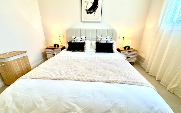 Lange termijn verhuur - Appartement - Estepona  - Cancelada