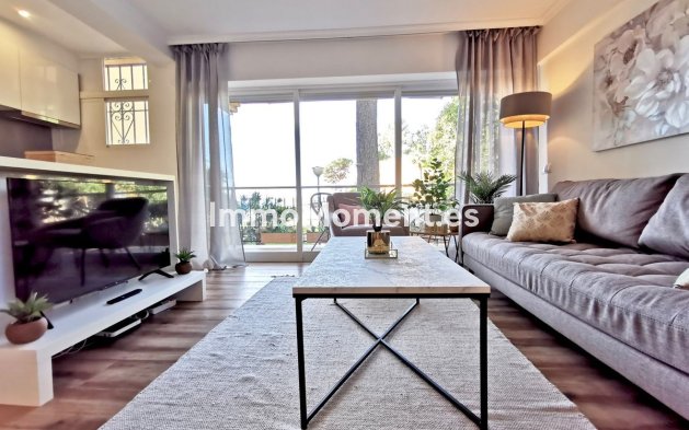 Resale - Apartment - Estepona - Estepona Centro