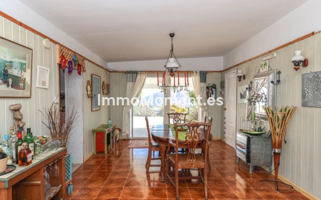 Reventa - Villa independiente - Interior  - Guaro