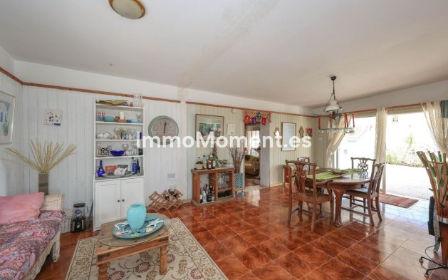 Reventa - Villa independiente - Interior  - Guaro
