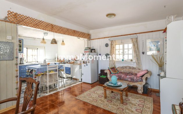 Reventa - Villa independiente - Interior  - Guaro