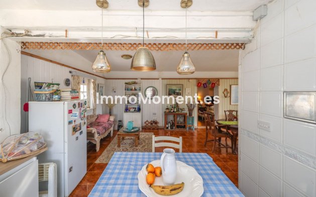 Reventa - Villa independiente - Interior  - Guaro