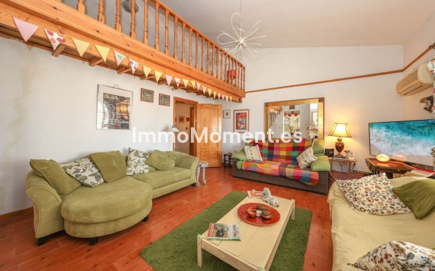 Reventa - Villa independiente - Interior  - Guaro