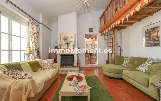 Reventa - Villa independiente - Interior  - Guaro
