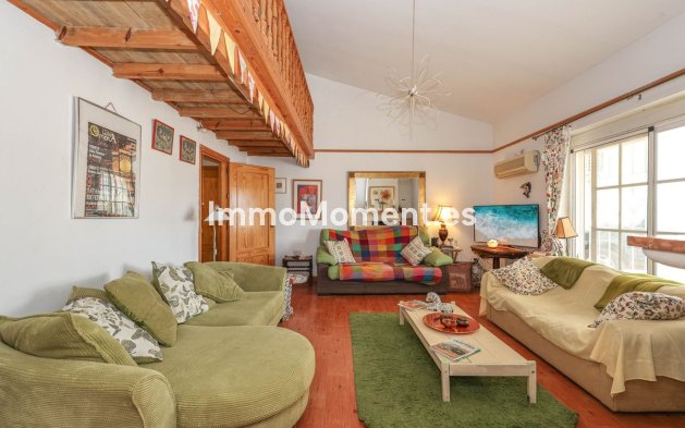 Reventa - Villa independiente - Interior  - Guaro