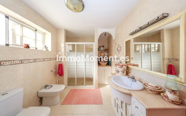 Reventa - Villa independiente - Interior  - Guaro