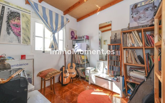 Reventa - Villa independiente - Interior  - Guaro
