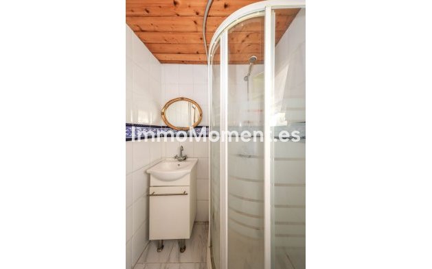 Reventa - Villa independiente - Interior  - Guaro