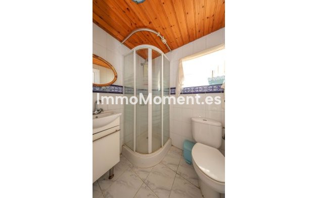 Reventa - Villa independiente - Interior  - Guaro