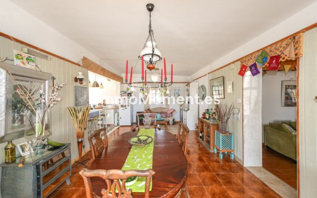 Reventa - Villa independiente - Interior  - Guaro