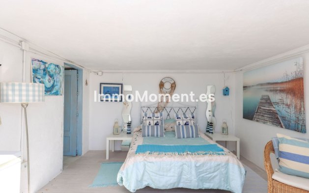 Reventa - Villa independiente - Interior  - Guaro