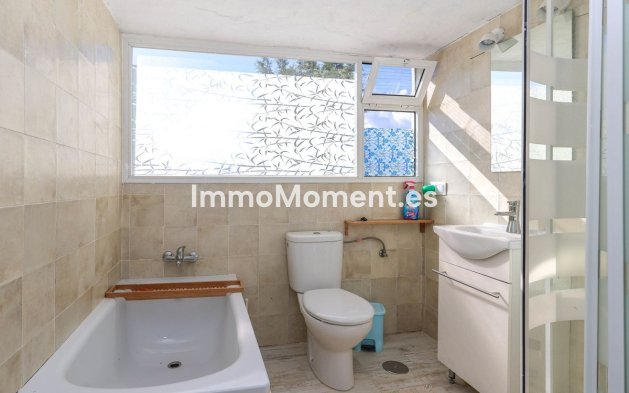 Reventa - Villa independiente - Interior  - Guaro