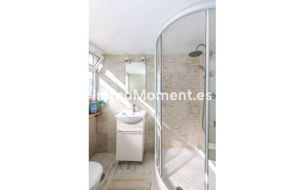 Reventa - Villa independiente - Interior  - Guaro
