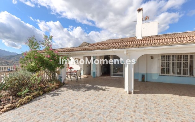 Reventa - Villa independiente - Interior  - Guaro