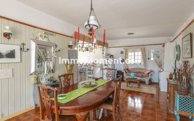 Reventa - Villa independiente - Interior  - Guaro