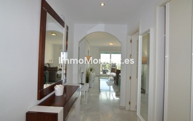 Resale - Apartment - Marbella - Nueva Andalucía